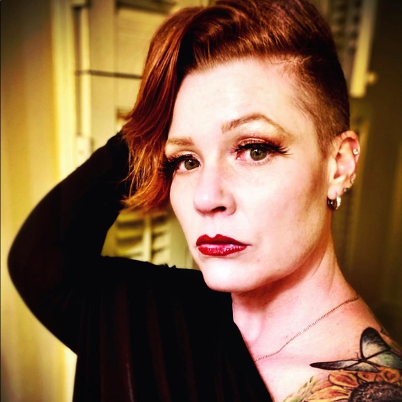 Meet your Posher, Shelley - Picture 2 of 3